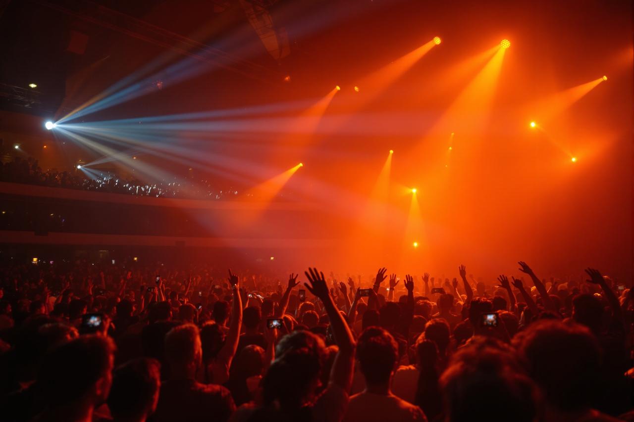 欧美日韩影迷见面会圆满举行，万名粉丝热情参与