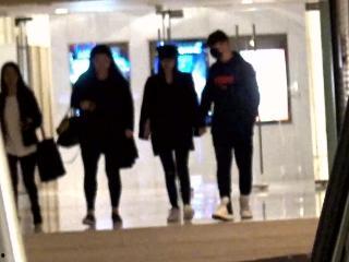 慈善手牵手明星片,明星手牵手公益行动精彩瞬间